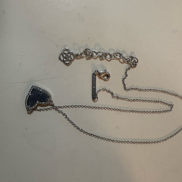 Kendra Scott Ari Heart Silver Pendant Necklace in Platinum Drusy - Picture 5 of 5